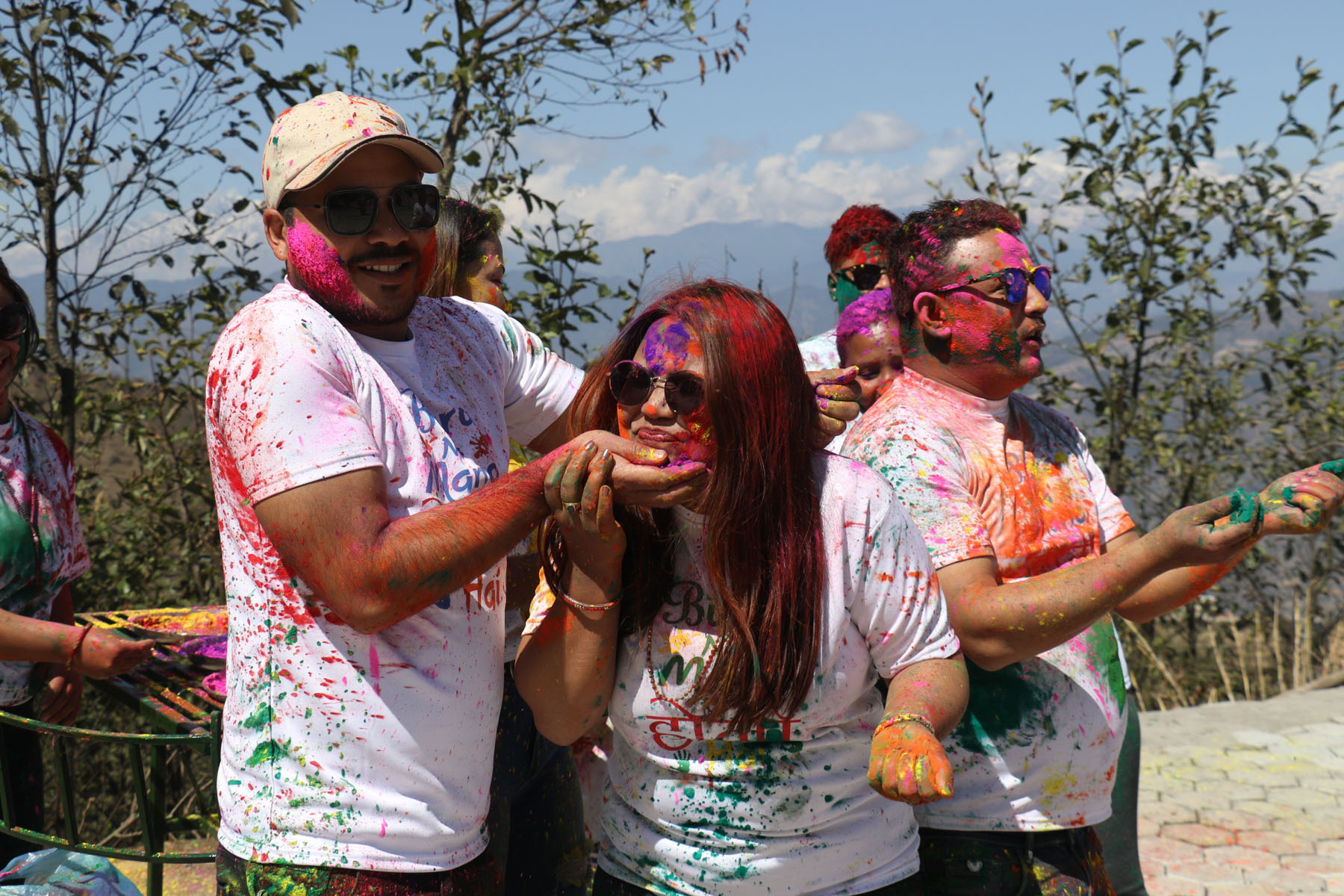 सामूहिक रुपमा भेला भई होली नमनाउन आग्रह