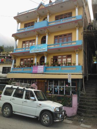 होटलमा गरिएका बुकिङ धमाधम रद्द
