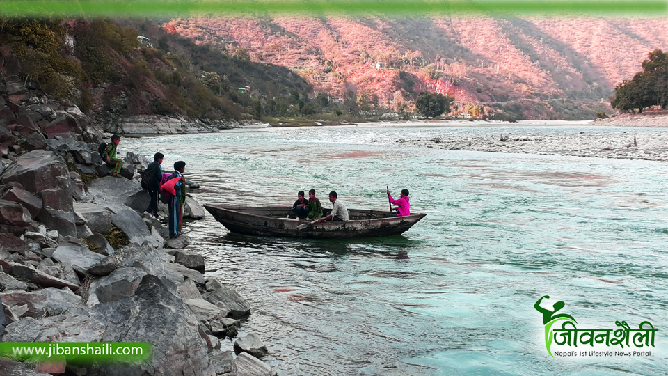 डुङ्गा पल्टिँदा तीन बेपत्ता, एकको मृत्यु