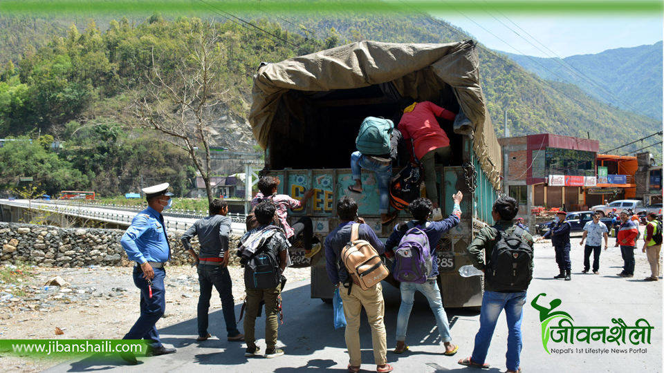 भारतबाट फर्केका परीक्षणबिनै गाउँगाउँमा