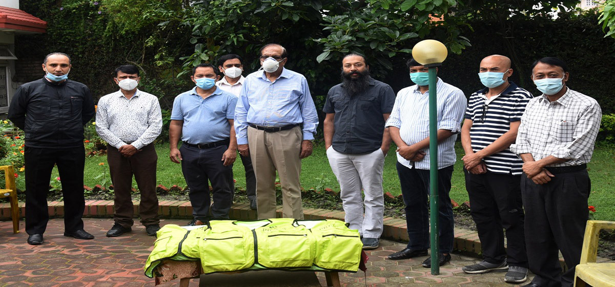 रमन कन्सट्रक्सनद्धारा फोटोपत्रकार महासंंघलाई प्रेस ज्याकेट