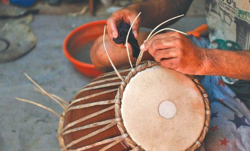 लोप हुँदै मादल बनाउने पेशा