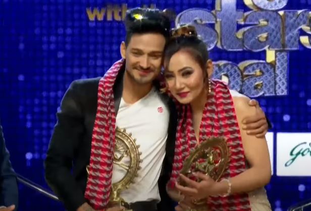 रियालिटी शो डान्सिङ्ग विथ द स्टार्सको उपाधि सुमी मोक्तान र बिजु पार्कीकाे पाेल्टामा