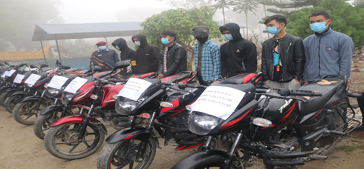 चोरीका मोटरसाइकलसहित सात जना पक्राउ