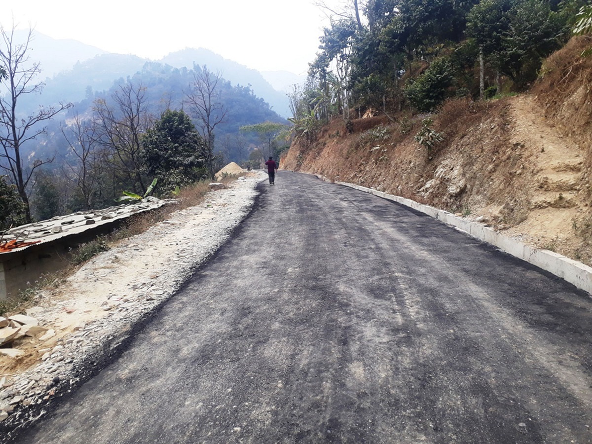 गाउँगाउँमा विकास तर रोकिएनन् बसाइँसराइ