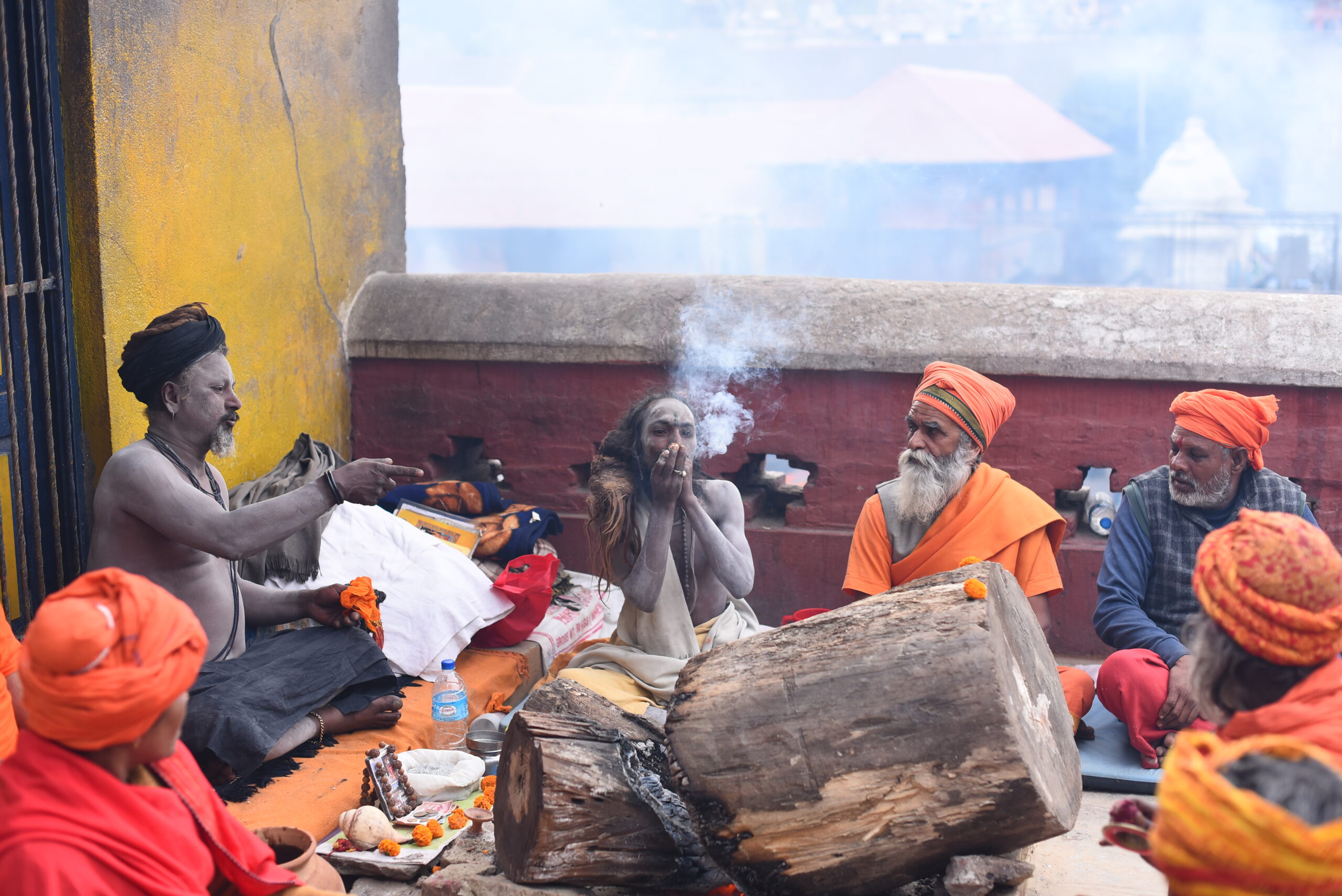 महाशिवरात्रि मनाउन आएका साधुसन्तलाई दक्षिणासहित बिदाई