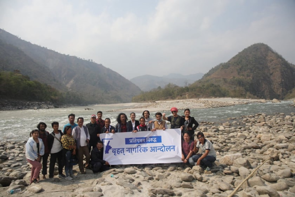 खुवालुङ पुगेर अभियन्ताहरूले गरे प्रदर्शन