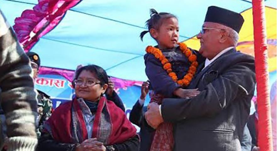 प्रधानमन्त्री केपी शर्मा ओलीले अभिभावकत्व लिएका  ठिल्लेले अभावका कारण विद्यालय छाडिन्