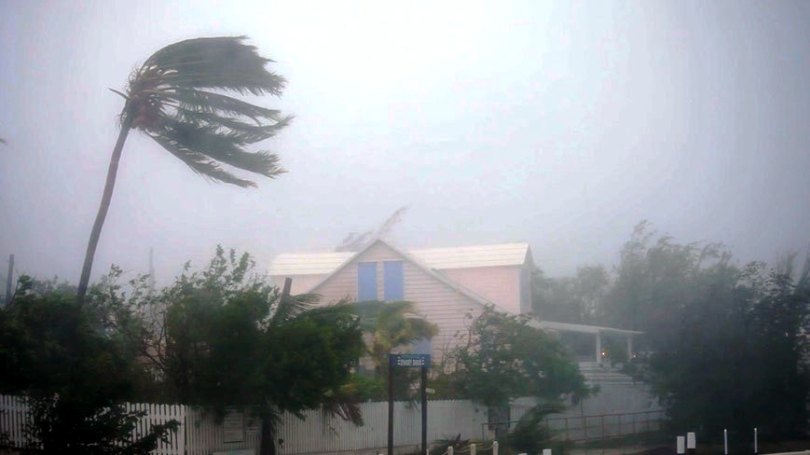 समुद्री तुफानमा परि फेरी डुब्दा ९० जना बेपत्ता