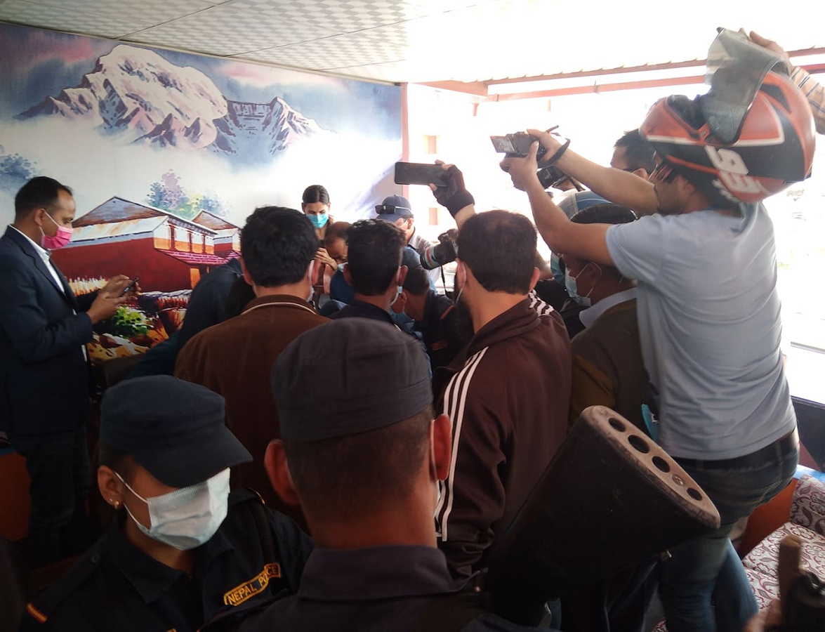 पत्रकार निःसर्त रिहाइको माग