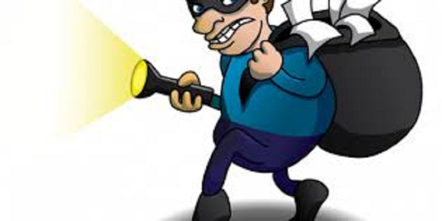 सुतेको कोठामा बाहिरबाट चुकुल लगाएर लाखौंको चोरी