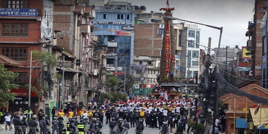प्रतिकात्मक रुपमा तानियो रातो मच्छिन्द्रनाथको रथ