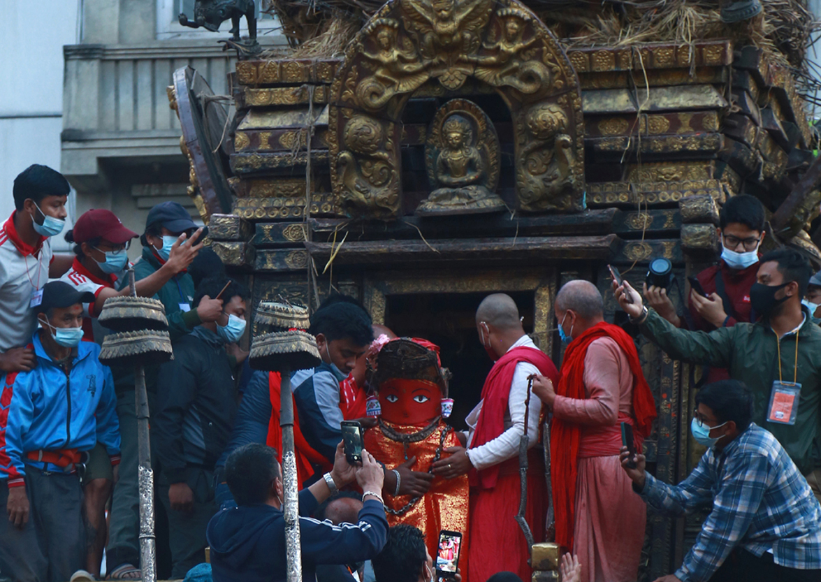 रातो मच्छिन्द्रनाथको रथारोहण  सम्पन्न
