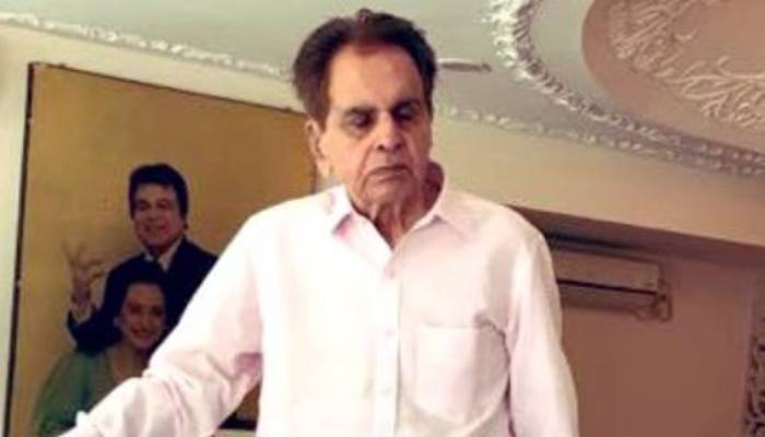 बलिउड अभिनेता दिलीप कुमार अस्पताल भर्ना