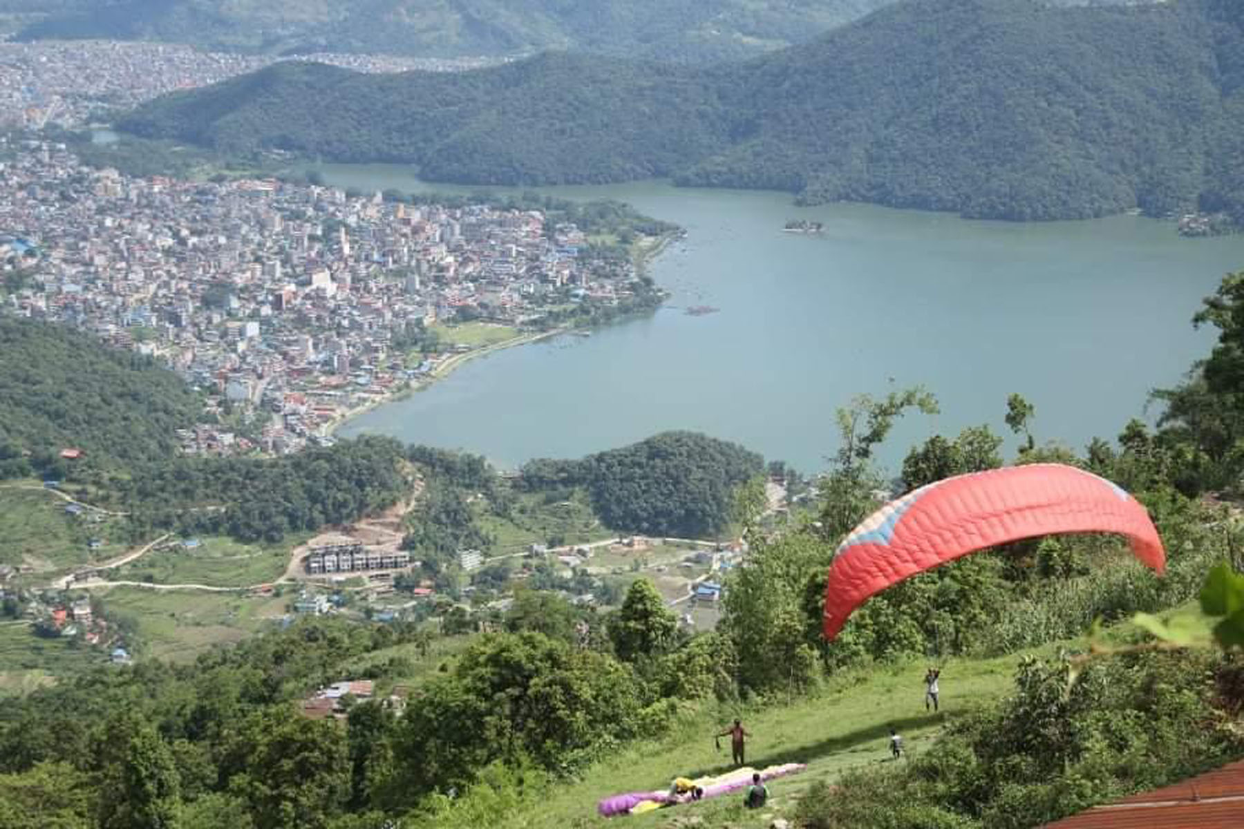 आलेख : विस्तारै उठ्दैछ कोरोनाले थलिएको पोखरा