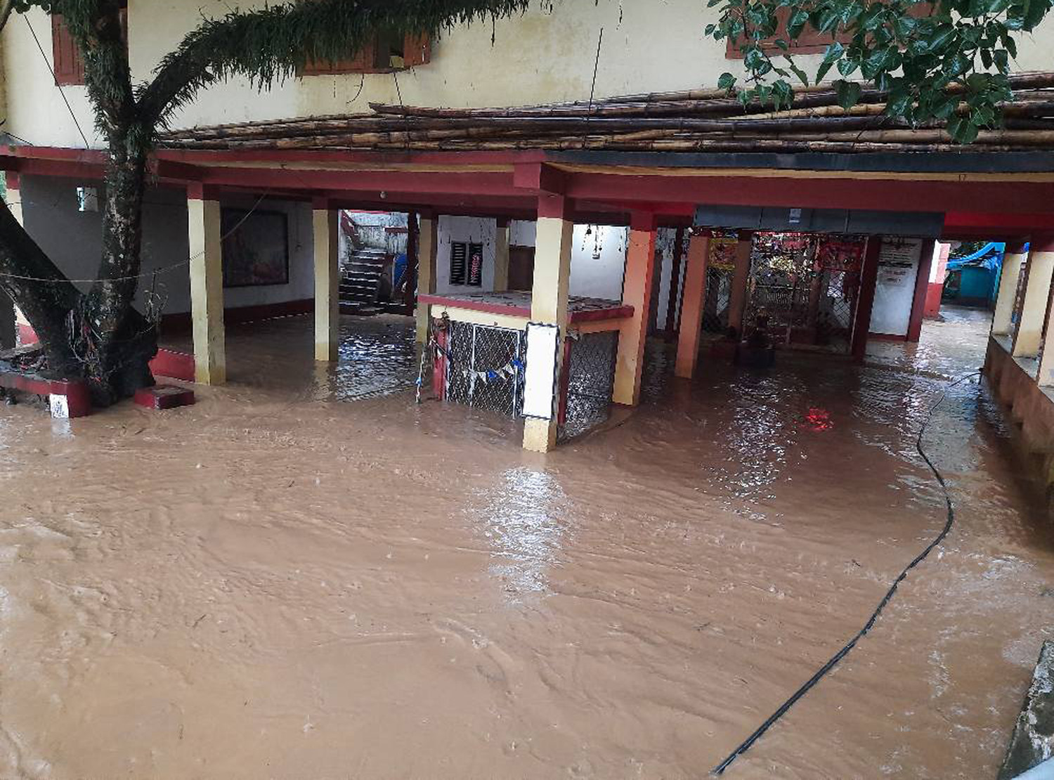 बजारको एक दर्जन घर जोखिममा
