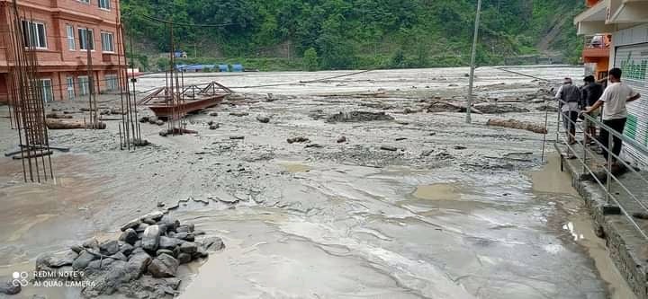 घर जोगाउन बाढी तर्काउँदा आफैँ बेपत्ता