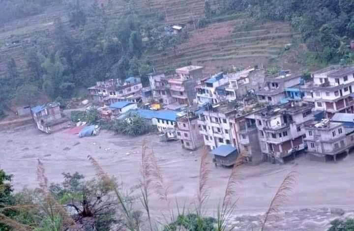 चाँगुनारायण र मध्यपुरले गर्‍यो मेलम्ची र हेलम्बुलाई सहयोग