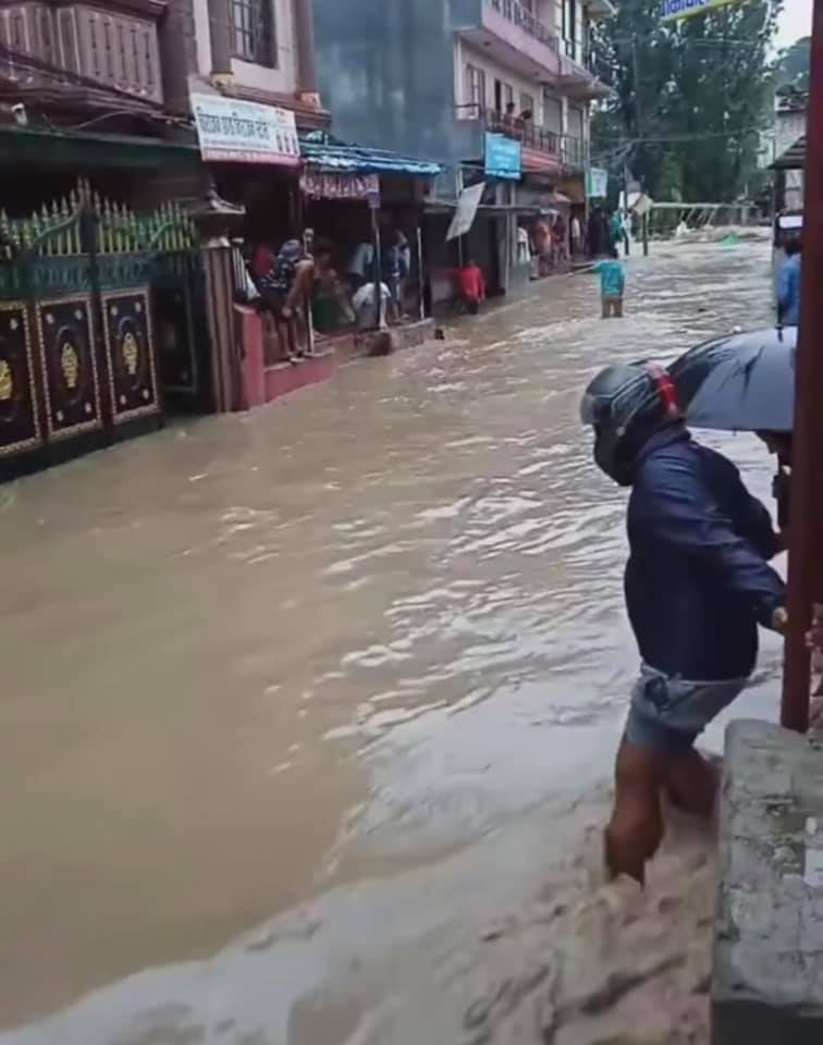 कालीगण्डकी उर्लिएपछि पर्वतको सेतीवेणीबजार डुबानमा