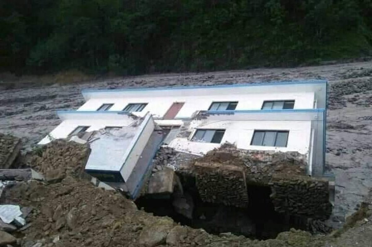 बाढीले ढल्यो हेलम्बुको इलाका प्रहरी कार्यालय