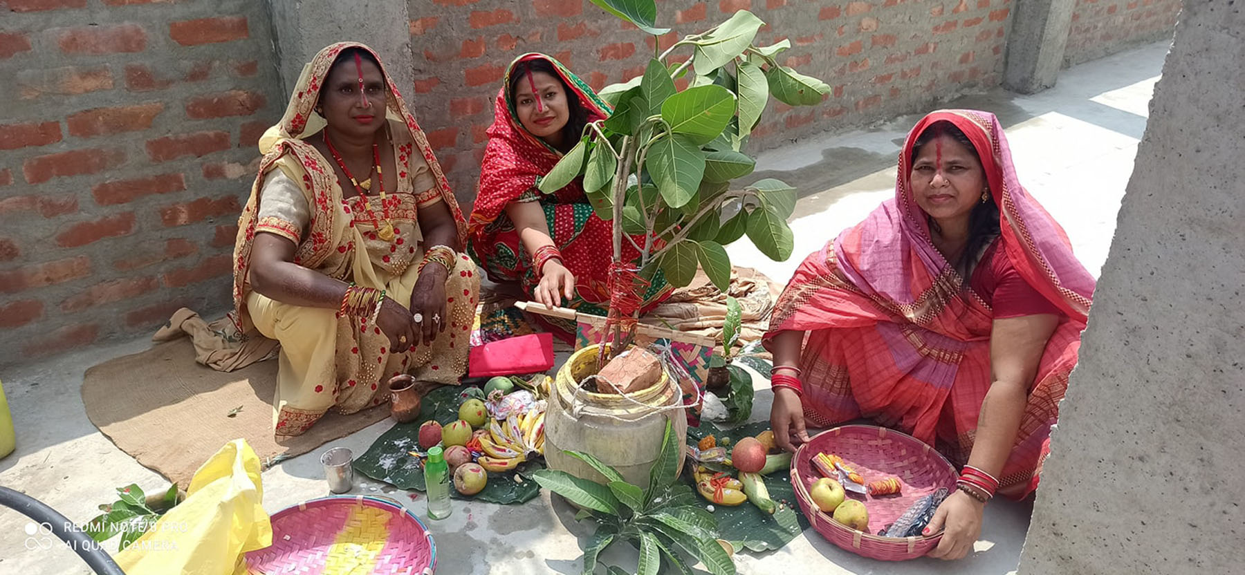 विवाहिताहरु आज वटसावित्री पर्व मनाउँदै राजबिराज