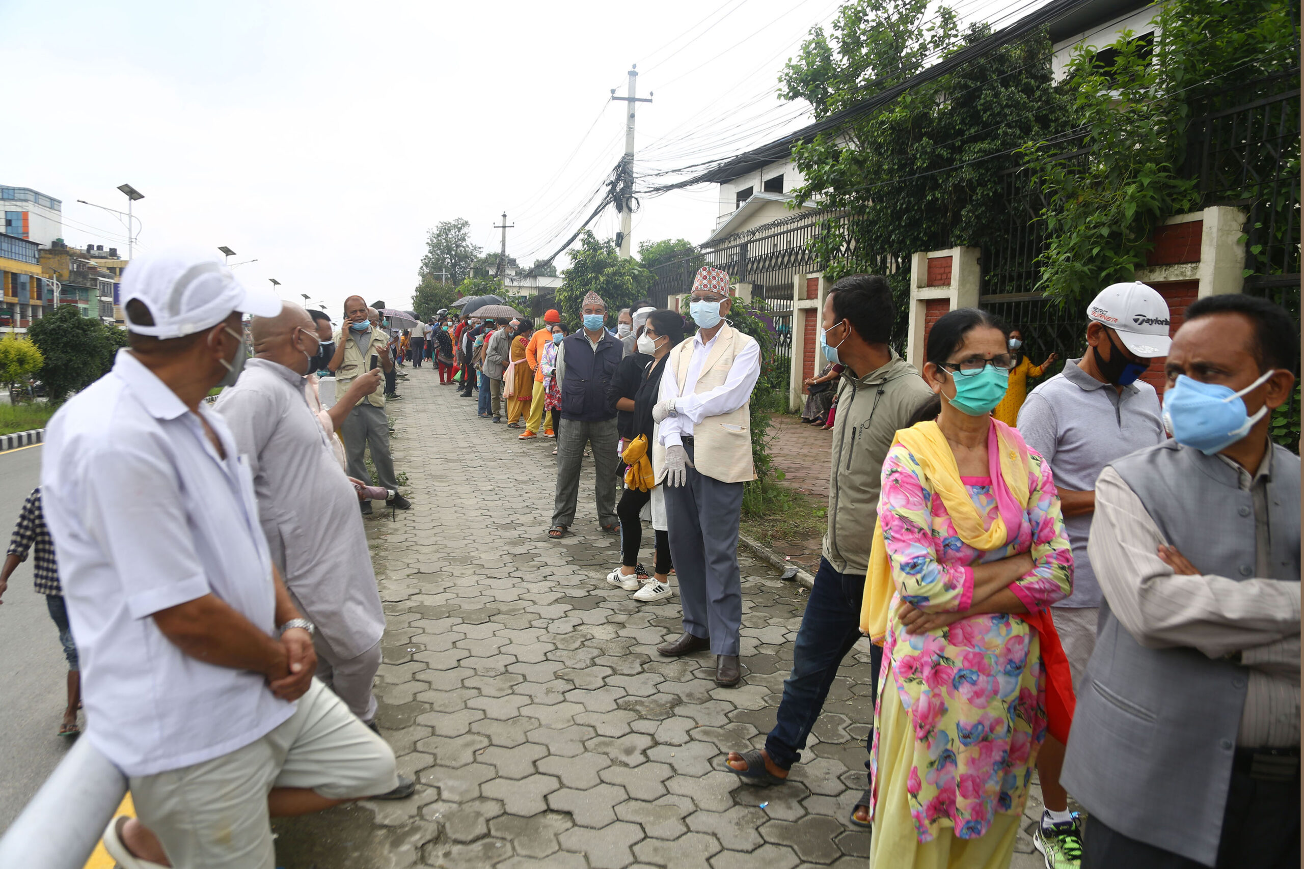 नागरिकलाई कोरोनाविरुद्धको दोस्रो डोज खोप {फोटो}