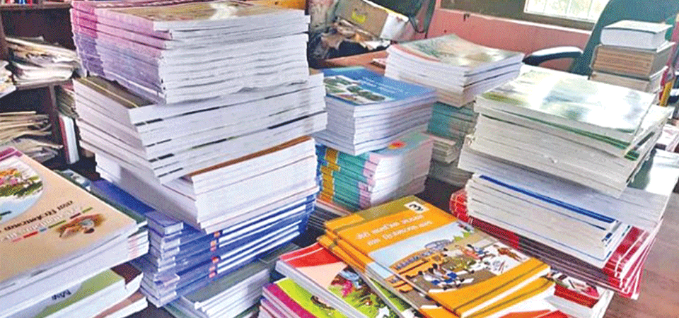 खाद्यान्न र शैक्षिक सामग्री सहयोग
