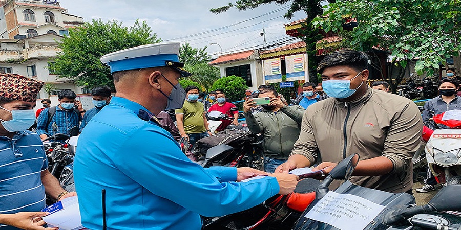 ट्राफिक नियम उल्लङ्घन गर्ने २४ सय २८ जना सवारी चालक कारवाहीमा