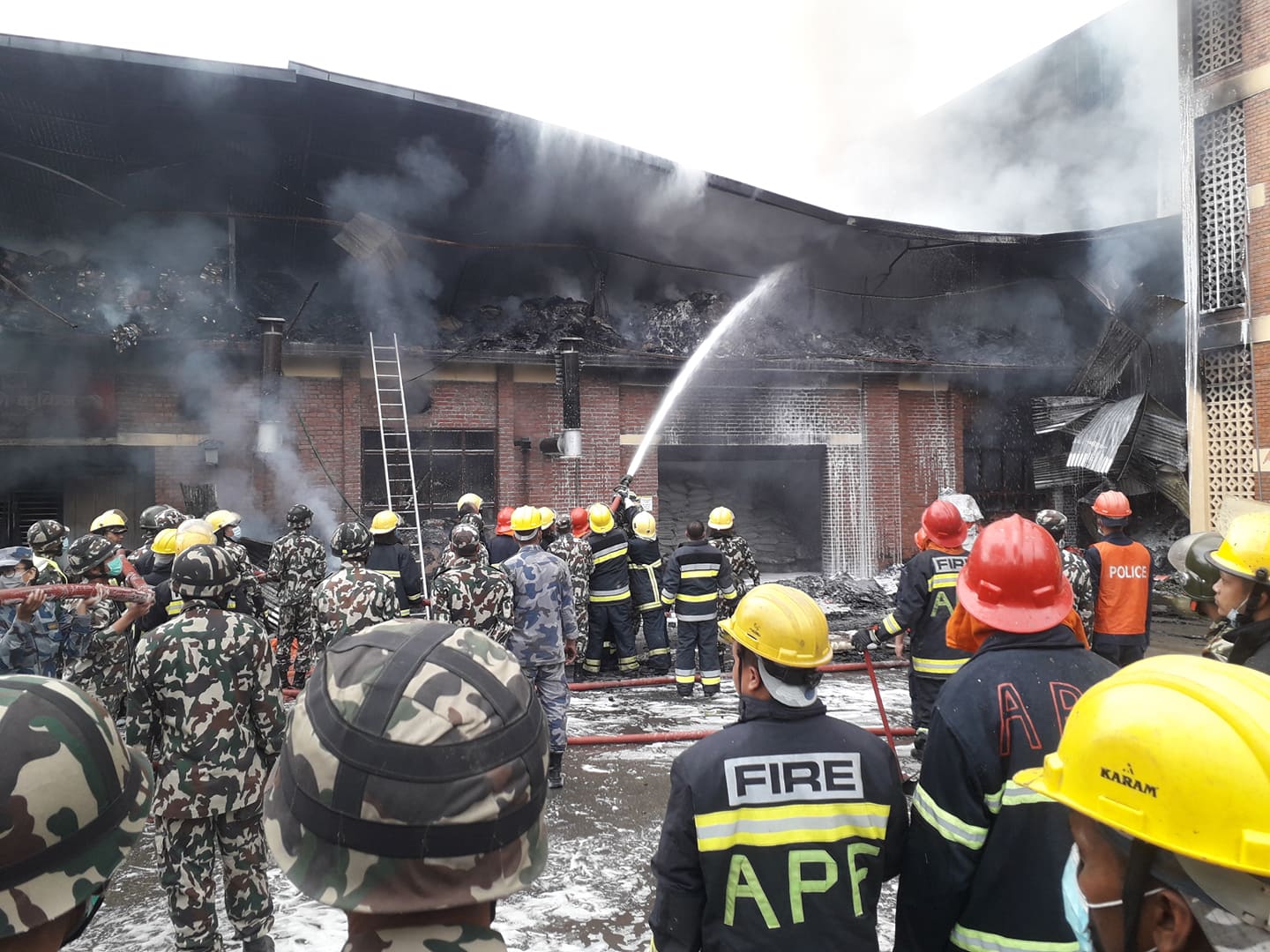 बालाजु औद्याेगिक क्षेत्रमा भीषण आगलागि, नेबिकाे बिस्कुट फ्याक्ट्रीमा ठूलाे क्षति