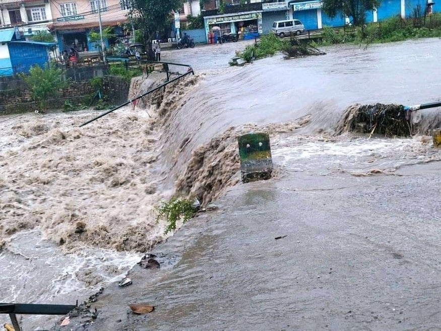 मनोहरा खोला क्षेत्रका सुकुमबासी बस्ती डुबानमा