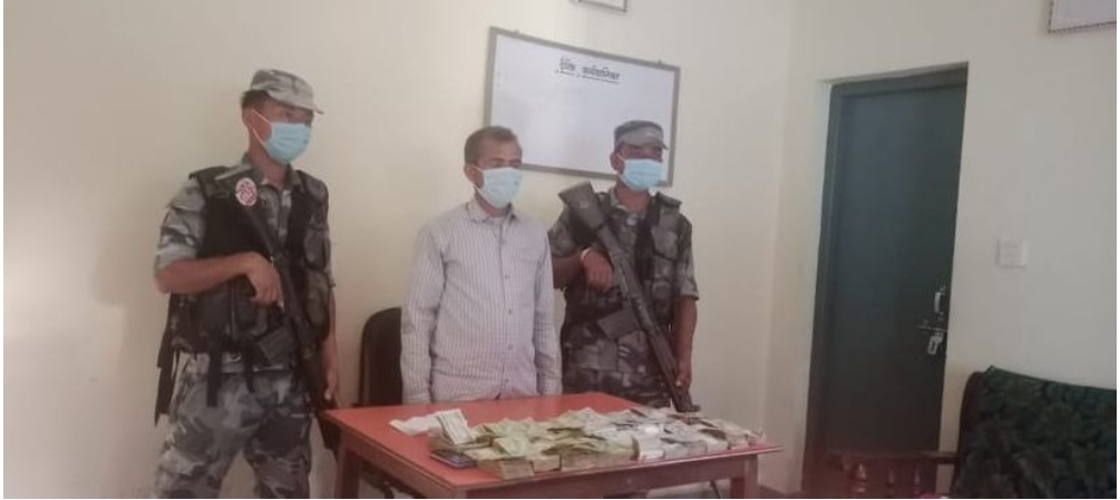 स्रोत नखुलेको ११ लाखसहित एकजना पक्राउ