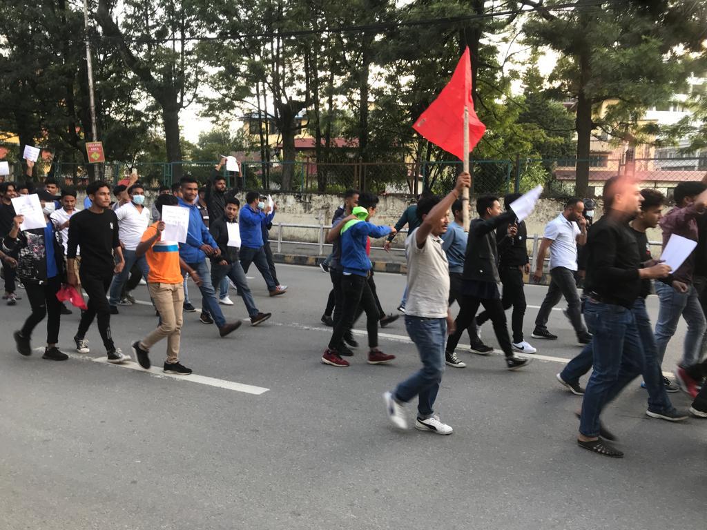 नाफा घाटा  जान्दैनौँ, मूल्य वृद्धि मान्दैनाैँ (फाेटाे फिचर)