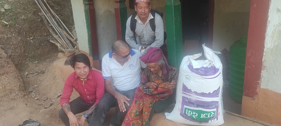 दुःखीका दुई साक्षत ‘भगवान’ !