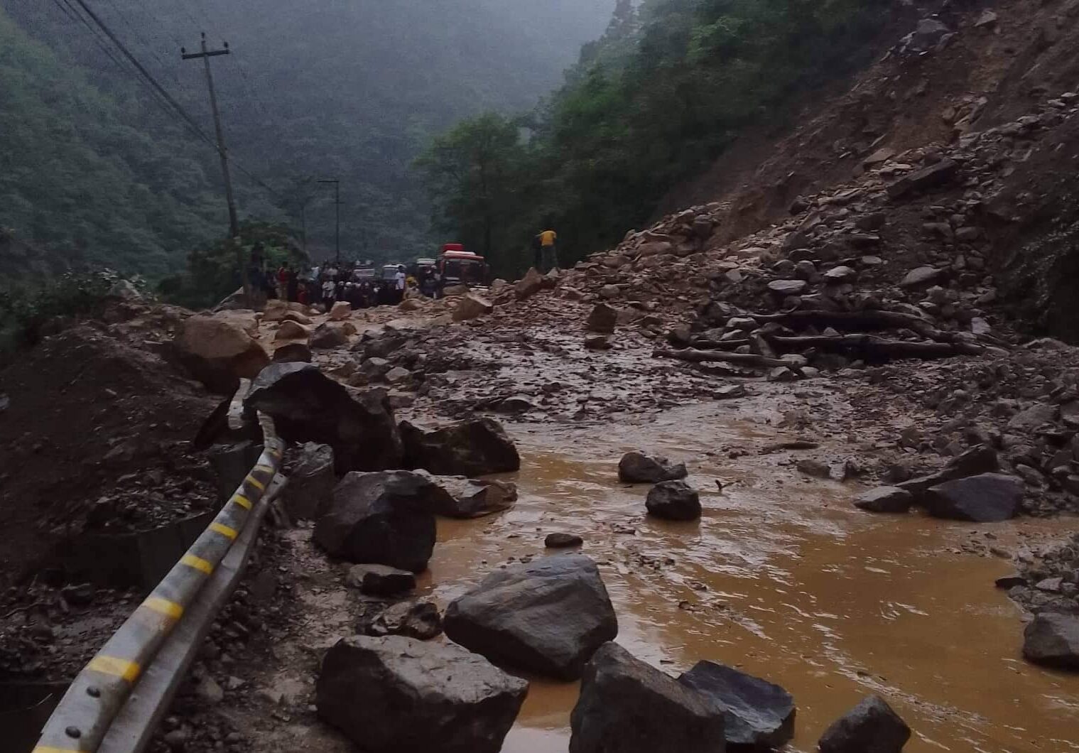 १४ घण्टापछि खुल्याे नारायणगढ–मुग्लिन सडक