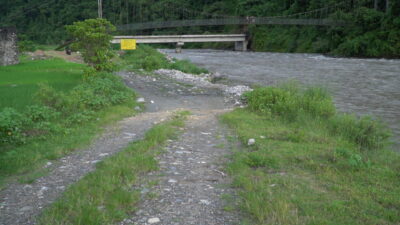 जहाँ पुल नबन्दा एउटा गाउँमा छोरीचेली दिन आनाकानी गर्थे . . .