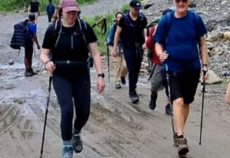 वर्षा र हिमपातले जोखिम बढ्ने भन्दै पदमार्गबाट फर्किन थाले पर्यटक