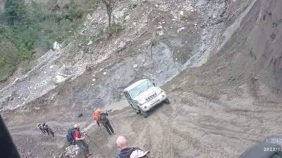 वर्षाले अवरुद्ध बेसिशहर–चामे सडक पूर्ण रुपमा सञ्चालन